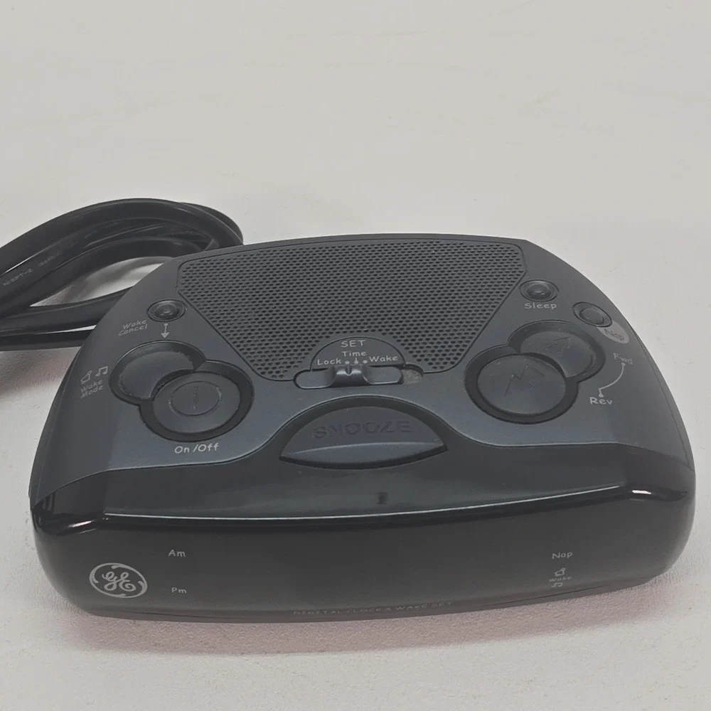GE AM/FM Clock Radio Alarm Digital Clock and Wake Set Model # 7-4837C Works